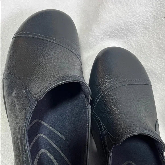 Clarks “in-motion” Women's Navy Blue Leather Loafers 12w 12 wide - Picture 10 of 14